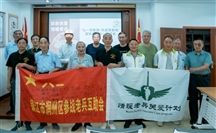 回首峥嵘岁月，共庆党的生日