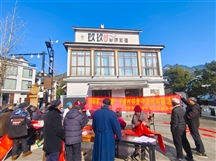 “欢天喜地迎新春”下姜村邻里守望写对联活动