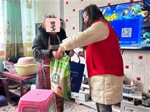 叙永县微公益协会开展“元宵送温暖·情系老人心”慰问活动