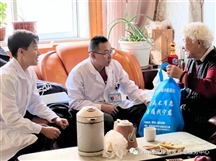 敲开家门 走进心门——居家养老上门服务进行中